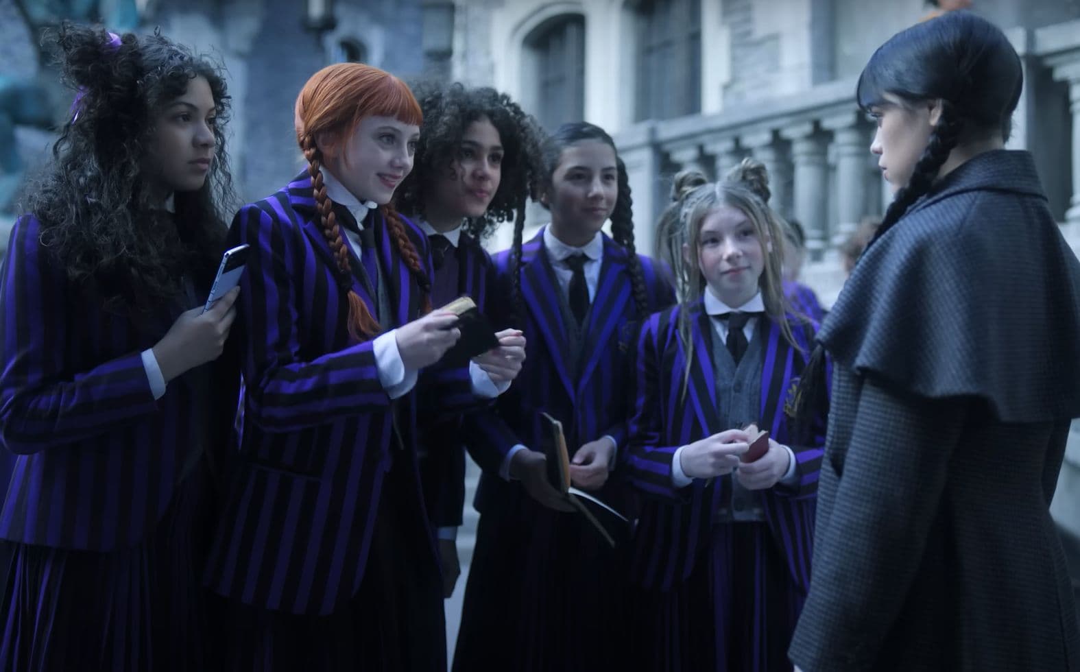 Serija „Wednesday“ se seli u Evropu: Netfliks otkrio prve „hintove“ treće sezone