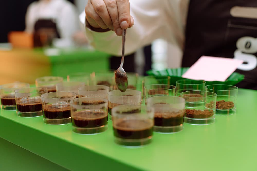 Harmonija iza savršenog ukusa omiljene kafe – šta je zapravo cupping?