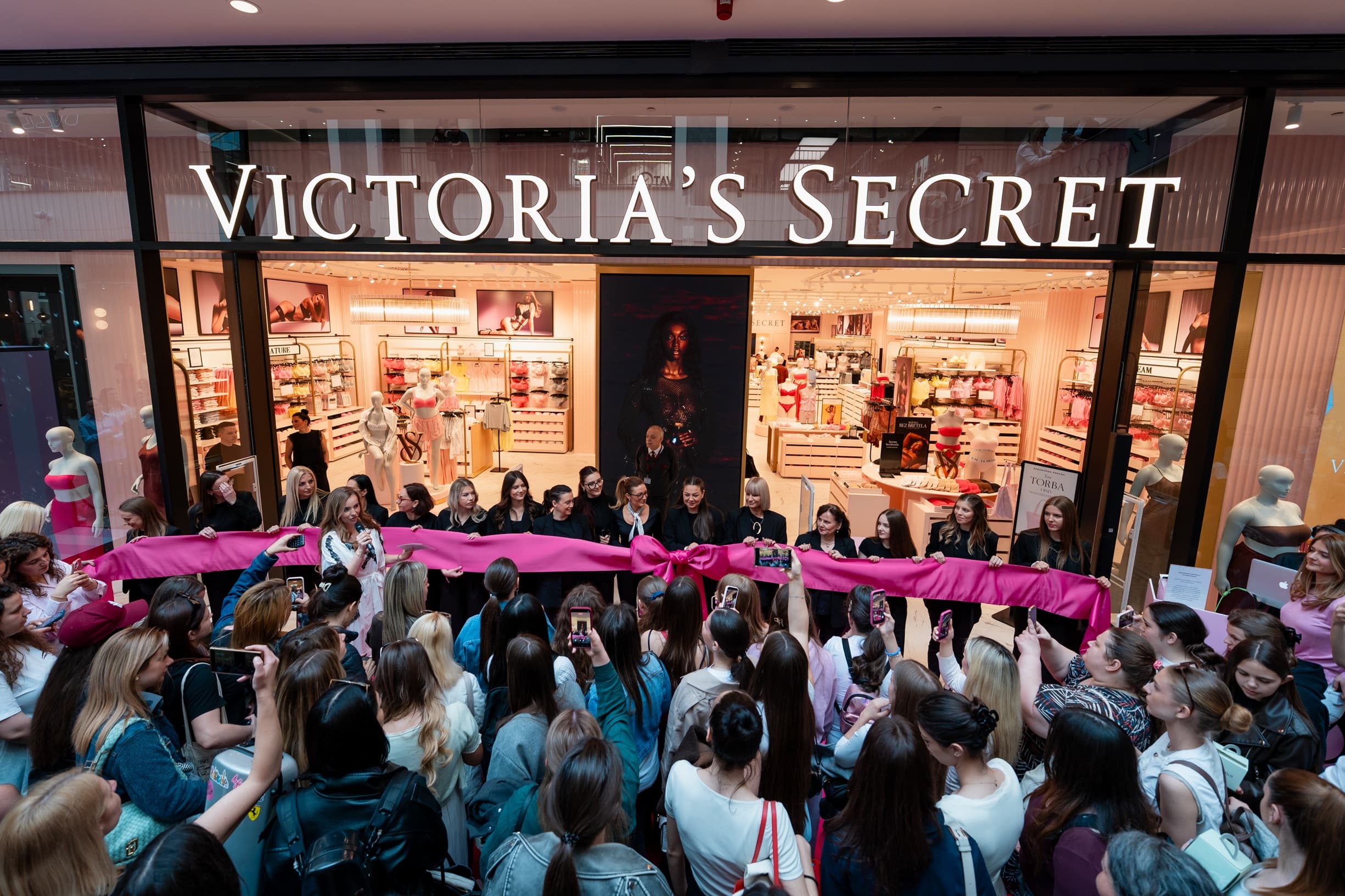 Victoria’s Secret u TC Galerija otvorila svoju najveću prodavnicu u regionu  i proslavila prvi rođendan u Srbiji