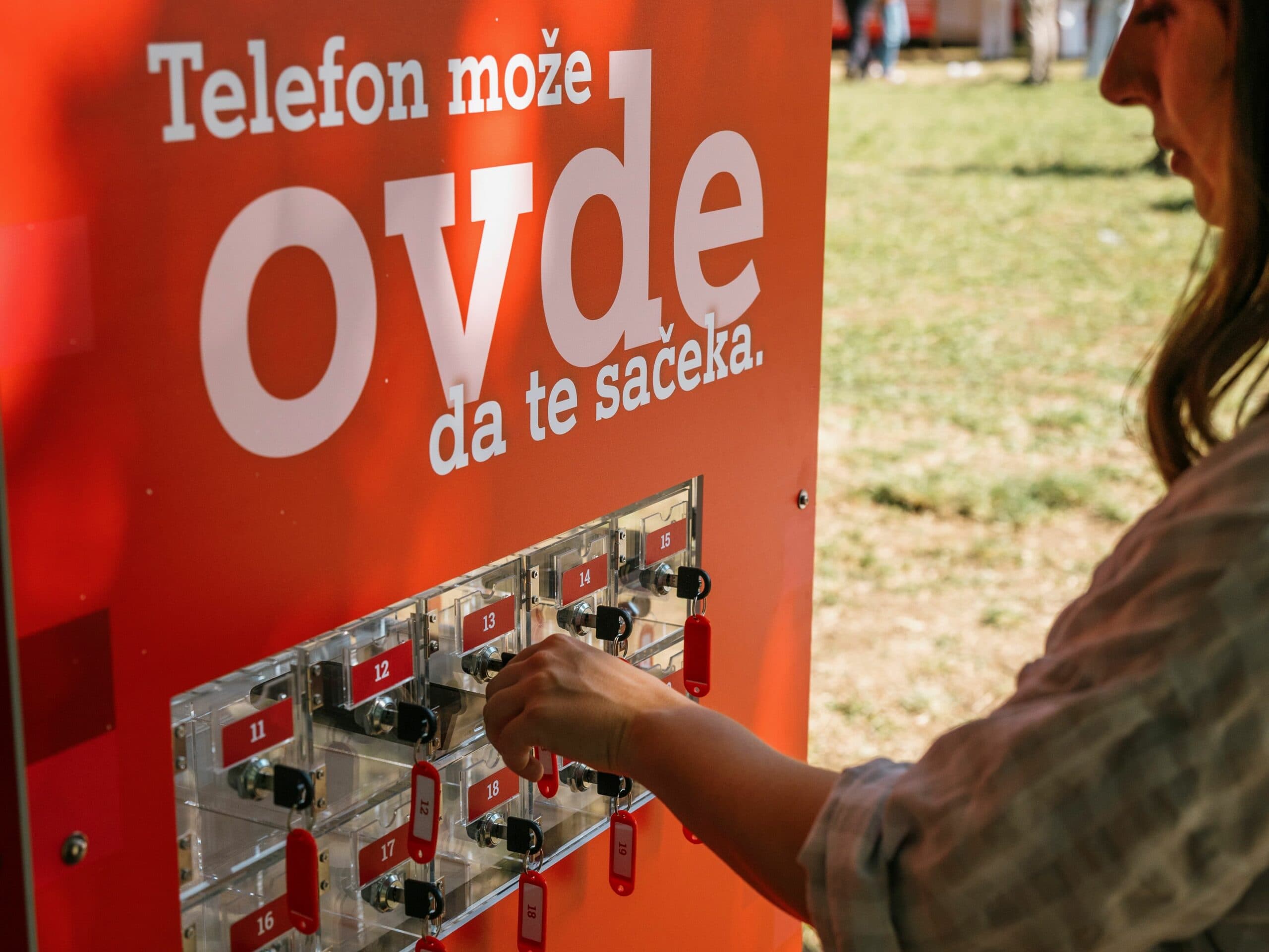 Konferencija #BoljiOnline PAUZA: Da li smo danas više online ili zaista tu?