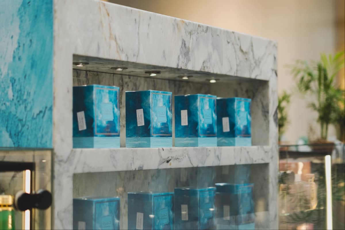 U Galeriji lansiran novi Lattafa parfem „Khamrah Waha“ – orijentalni miris stigao u Almara parfimerije širom regiona