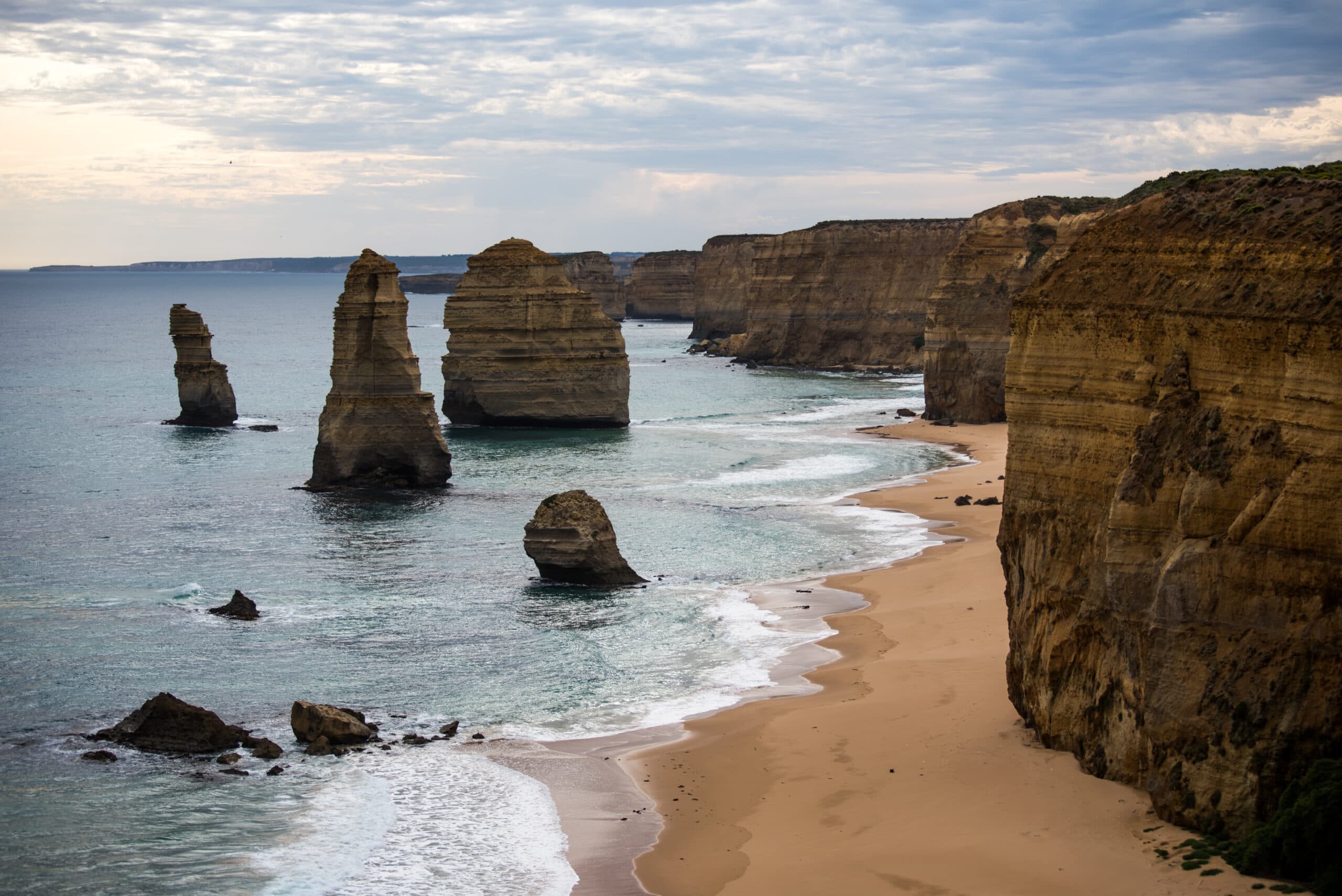 Zovu ih Dvanaest apostola, a nikada nije bilo toliko: Australijsko čudo prirode koje privlači turiste