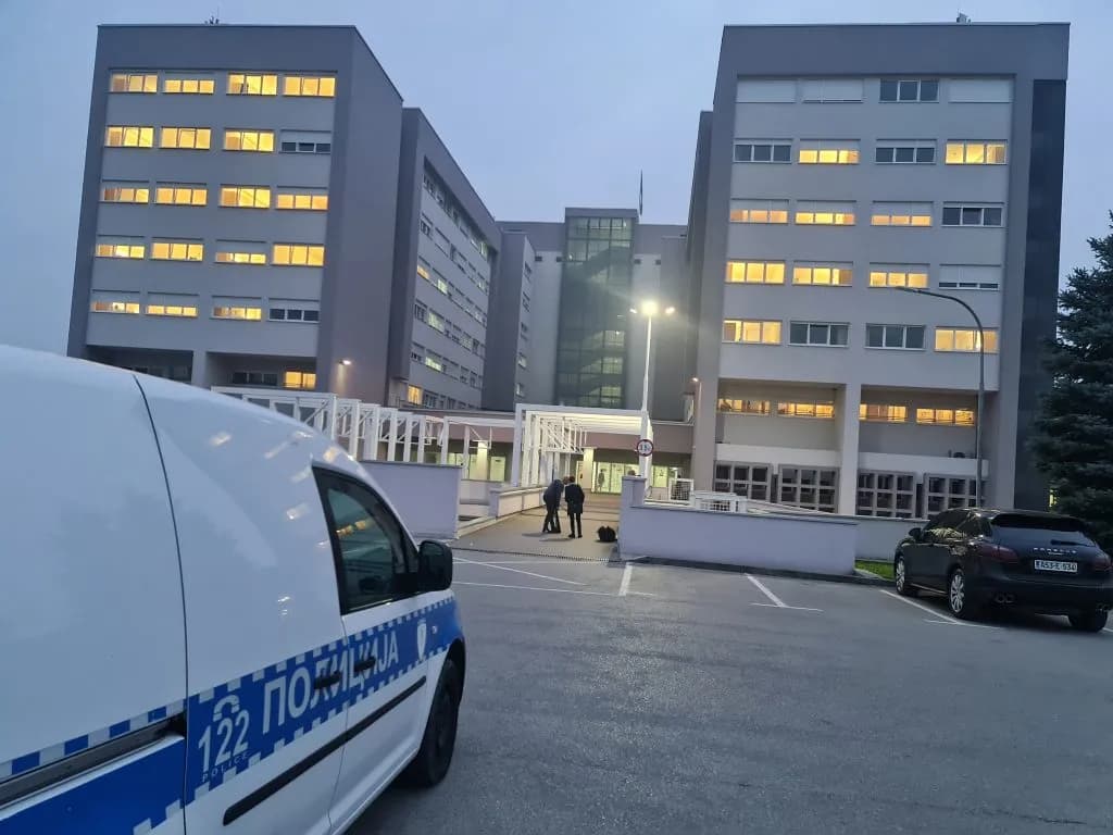 U UKC RS uspešno odstranjen tumor grudnog koša težak više od šest kilograma