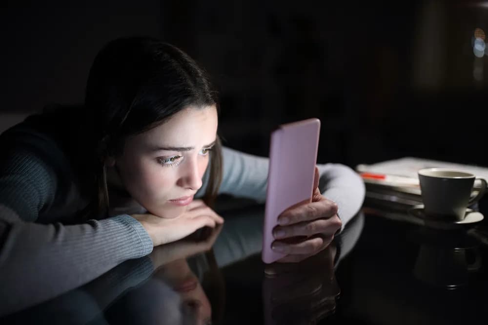 Deca uspešno zaobilaze zabranu društvenih mreža, a alternativa može biti dark veb - da li je ovo pravi način zaštite?