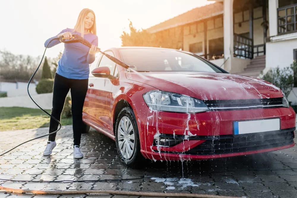 Gde se najčešće greši pri pranju automobila - kako nastaju ogrebotine na laku