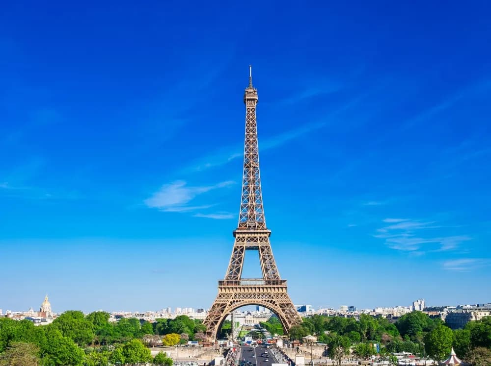 Deo originalnog stepeništa Ajfelovog tornja ide na aukciju: Neophodni "duboki džepovi" i visoki plafoni