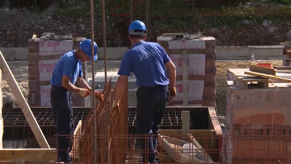 Zašto mladi širom sveta teško dolaze do prve plate?