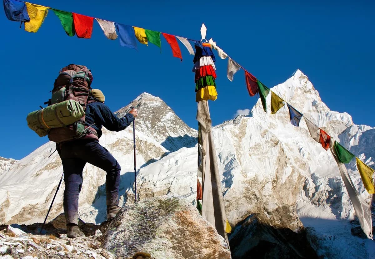 Oboren rekord u broju uspona na Mont Everestu