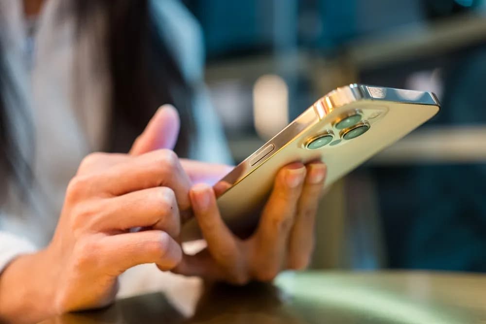 Osmosmerke na mobilnim telefonima: Programer iz Skoplja napravio igru reči dostupnu i na srpskom jeziku