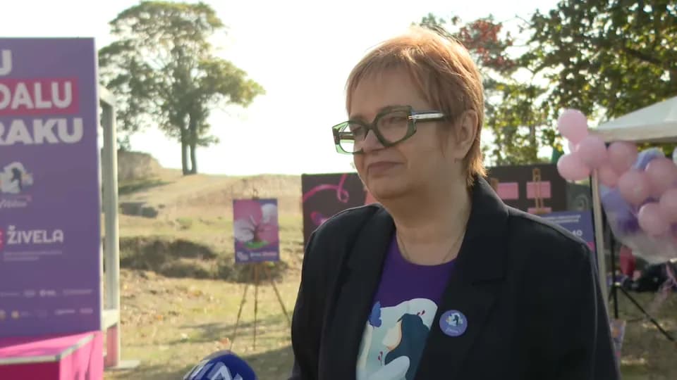 "Daj pedalu raku": Žene koje su pobedile rak dojke obeležavaju svoj drugi rođendan vožnjom bicikla na Kalemegdanu