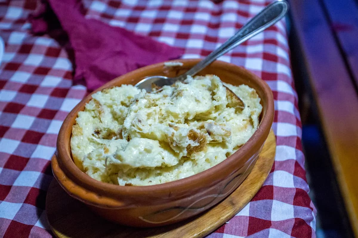 Zaboravljeni doručak jugoslovenske kuhinje: Napravite poparu kakvu su spremale naše bake