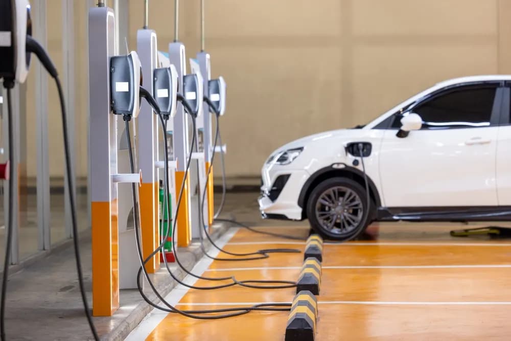 IEA: Gotovo 30 odsto automobila prodatih ove godine biće električni
