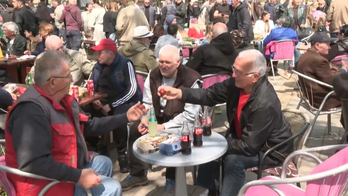 Tradicionalno takmičenje u tucanju uskršnjim jajima - kako izabrati pobedničko