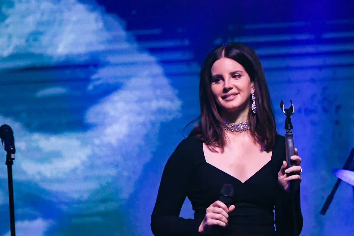 Lana Del Rej predstavila naslovnu pesmu za novu Džejms Bond video igru