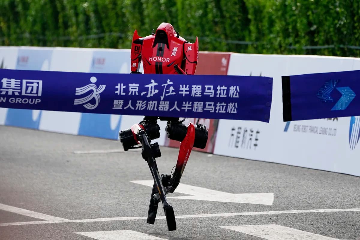 Humanoidni robot na polumaratonu u Pekingu oborio ljudski rekord