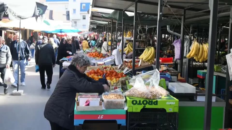 Kako građani spremaju uskršnju trpezu: "Narod se snalazi na čekove i pozajmice“
