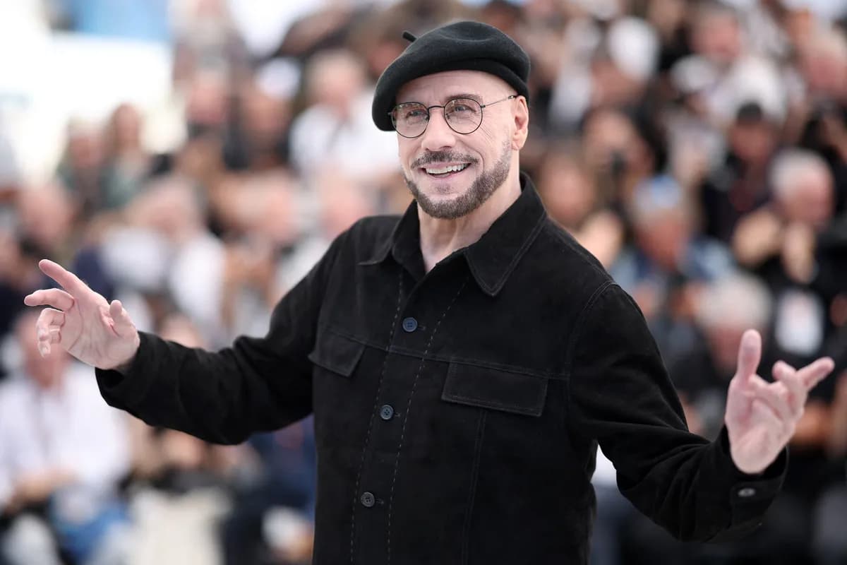 Džon Travolta otkrio priču koja se krije iza beretke koju je nosio u Kanu