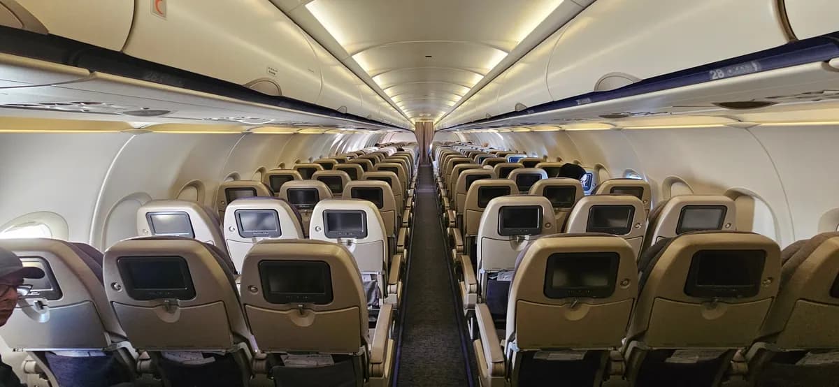 Zašto su svetla u avionskoj kabini prigušena tokom poletanja i sletanja