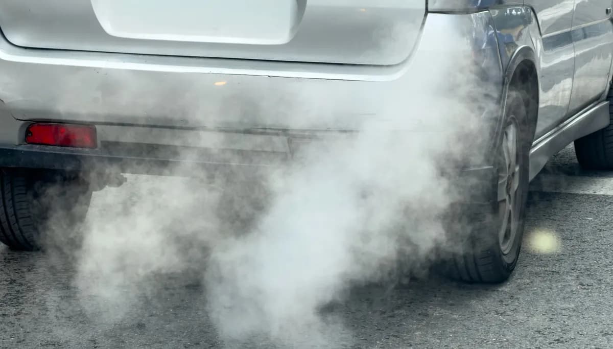 Dim iz auspuha: Od bezazlene pare do ozbiljnog kvara motora