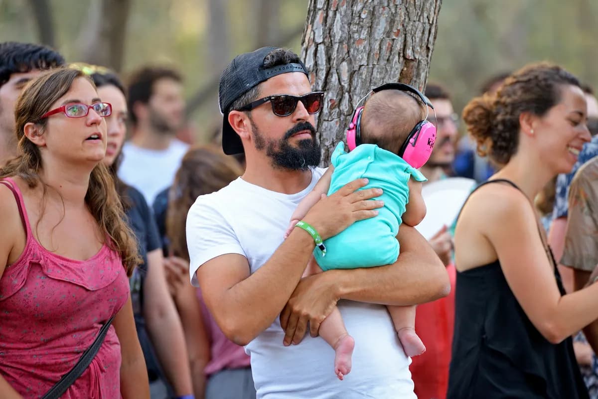 Da li je bezbedno voditi bebu na koncert - lekari upozoravaju na rizike
