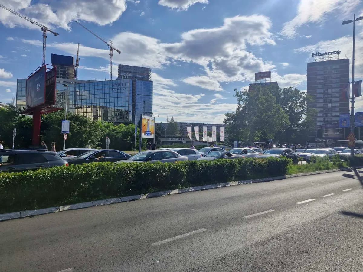 AMSS: Tokom dana pojačan saobraćaj, vremenske prilike povoljne za vožnju