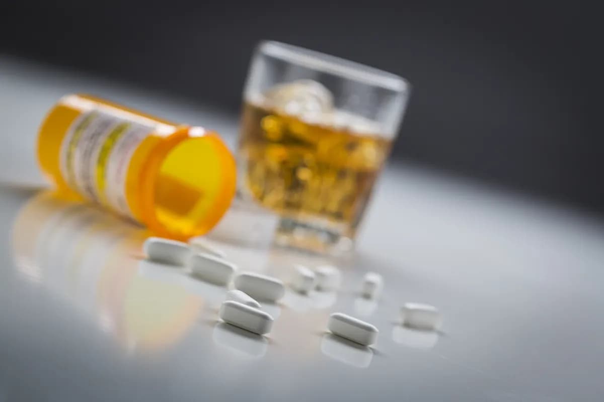 Lekovi koji se ne smeju kombinovati sa alkoholom - i čaša vina može biti rizična