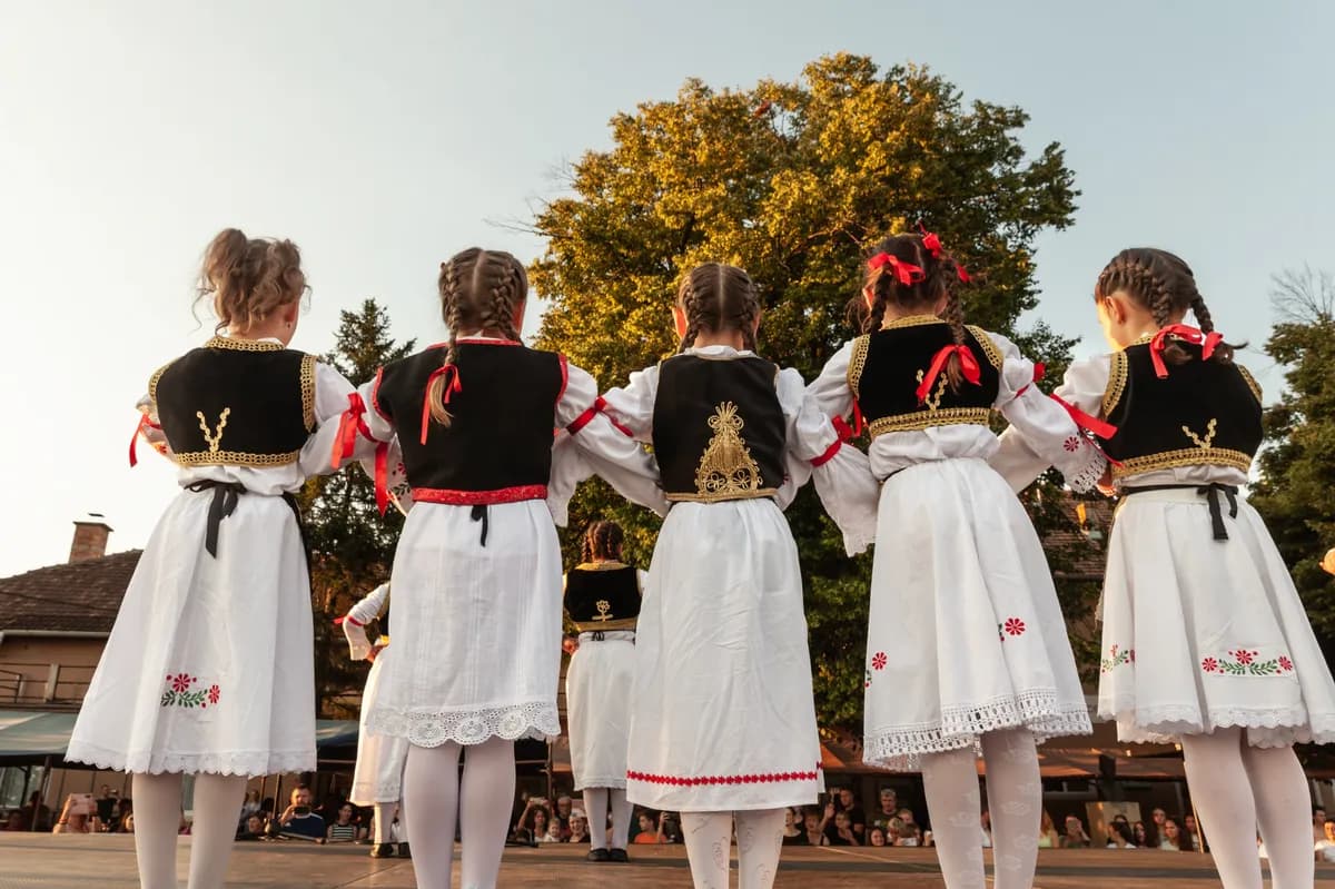Od igre do razvoja važnih veština: Zašto je folklor koristan za decu i kada je pravo vreme za početak
