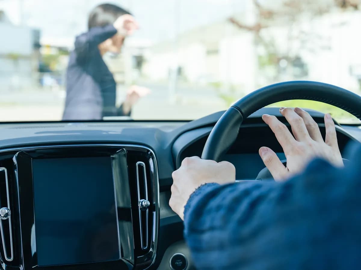 Zanimljiv predlog za manje sudara - zelena svetla na prednjem delu automobila mogla bi da spasu živote