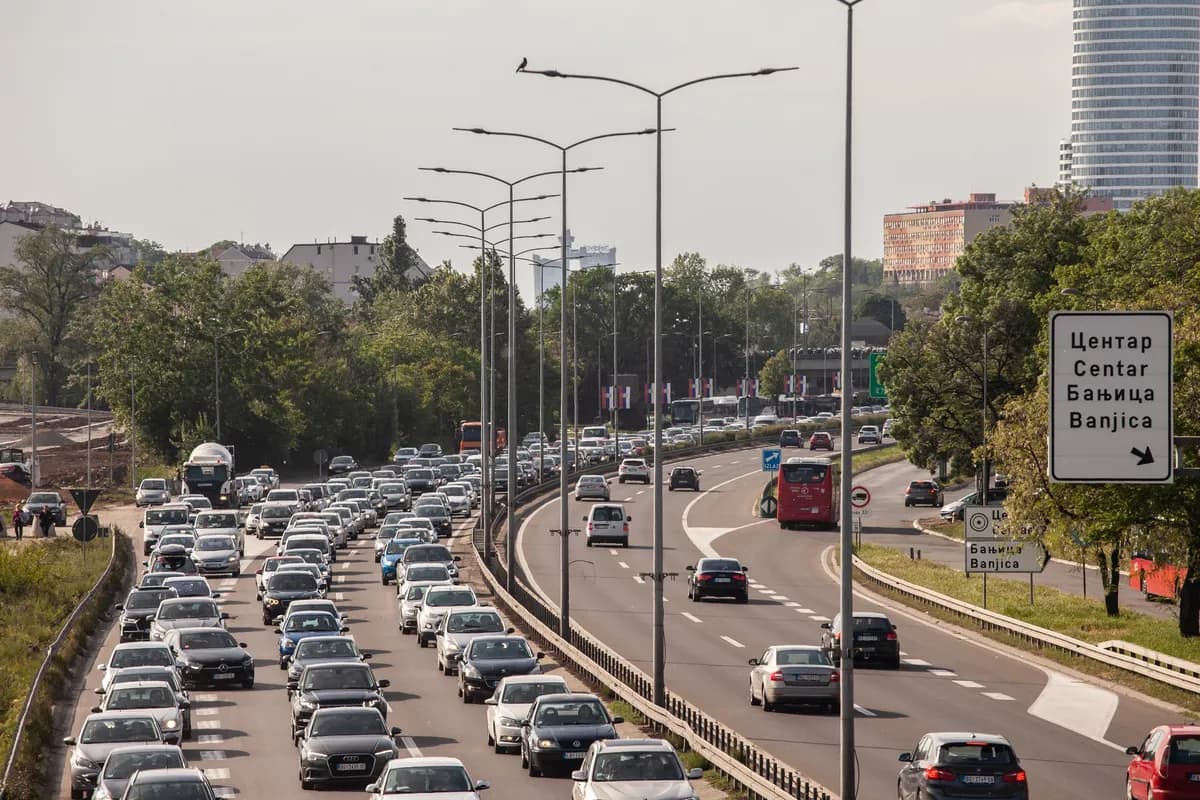 AMSS: Dobri uslovi za vožnju, zadržavanja na granici za teretna vozila