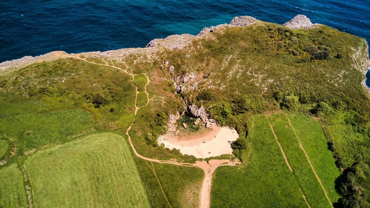 Čudo prirode: Prelepa peščana plaža udaljena 100 metara od mora (FOTO)
