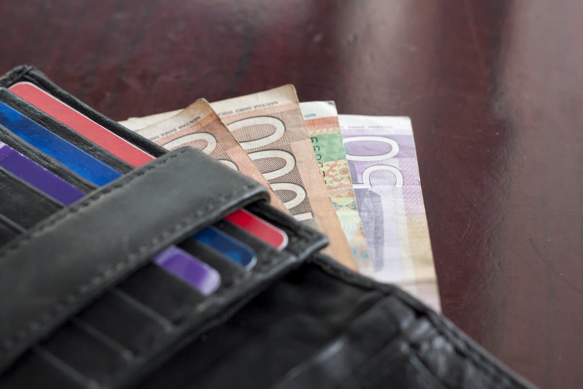 Average net salary in August at roughly 1,000 euro