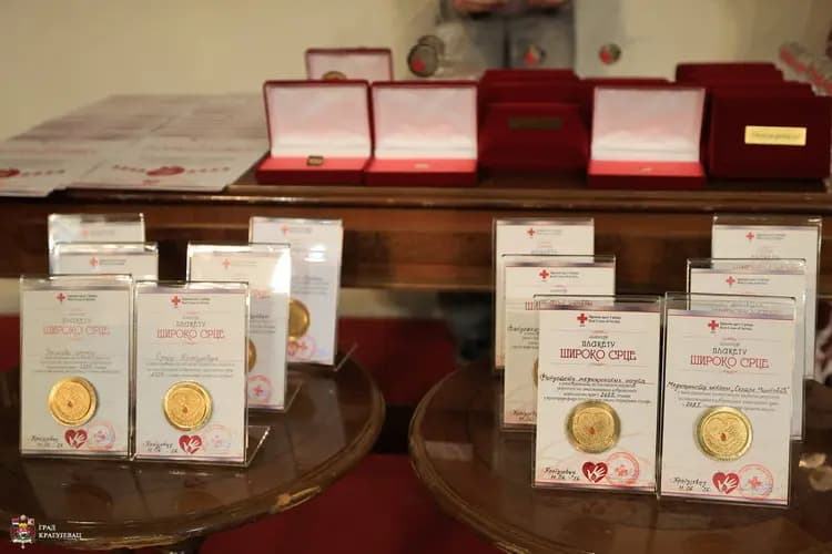 U Kragujevcu dodeljena priznanja za višestruke davaoce krvi