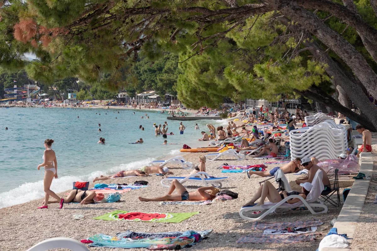 Uporedili su cene noćenja na Jadranu početkom sezone i sada - rezultat je iznenađenje za sve (posebno one koji su platili više)