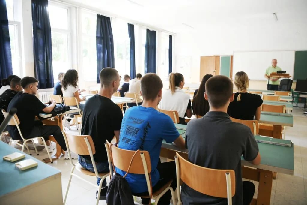 Velika konkurencija za najlakši smer u Medicinskoj školi, sa diplomom plate idu i do 200.000 dinara