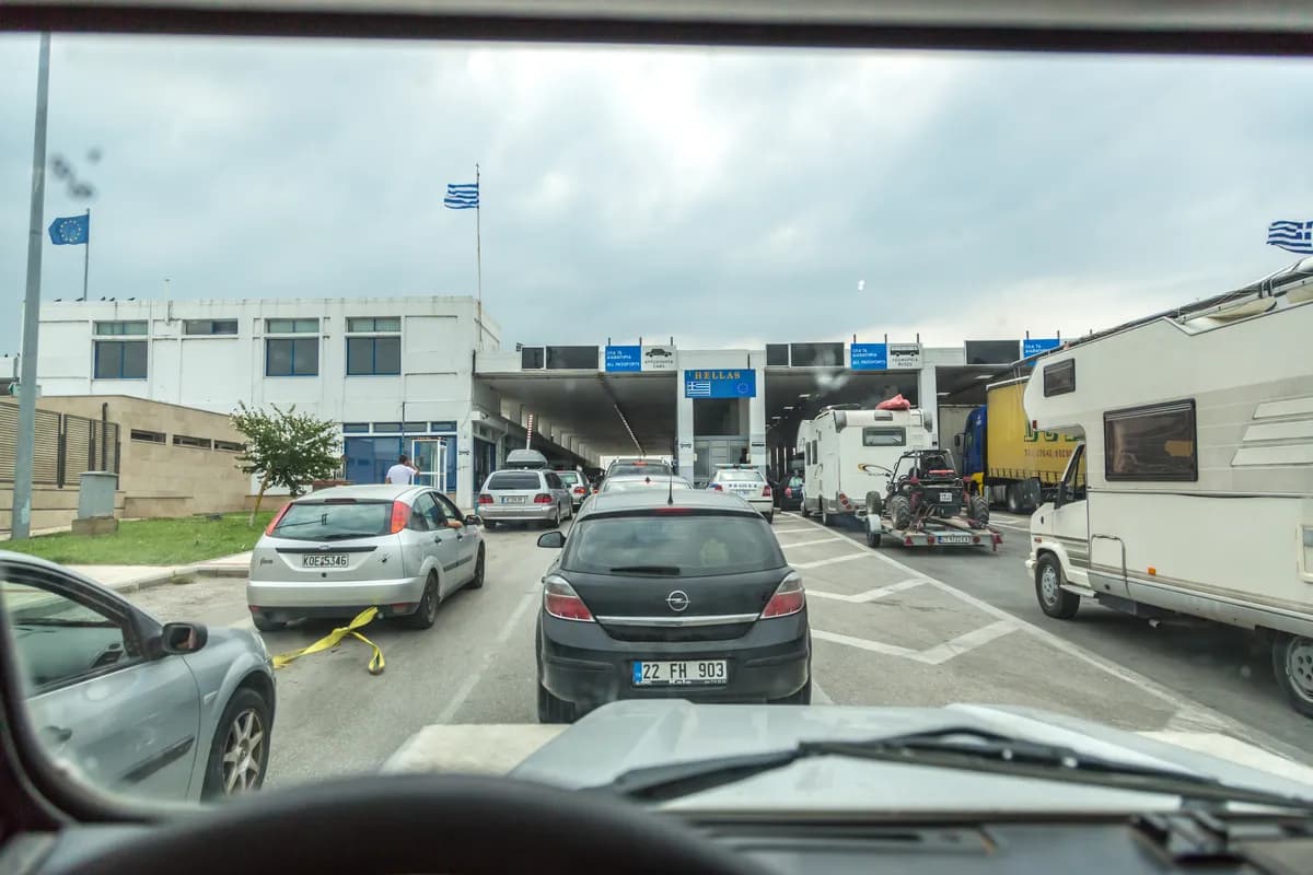 Ove kategorije putnika neće morati da prolaze EES kontrolu na ulasku u Grčku, ali moraće da imaju odgovarajući dokument