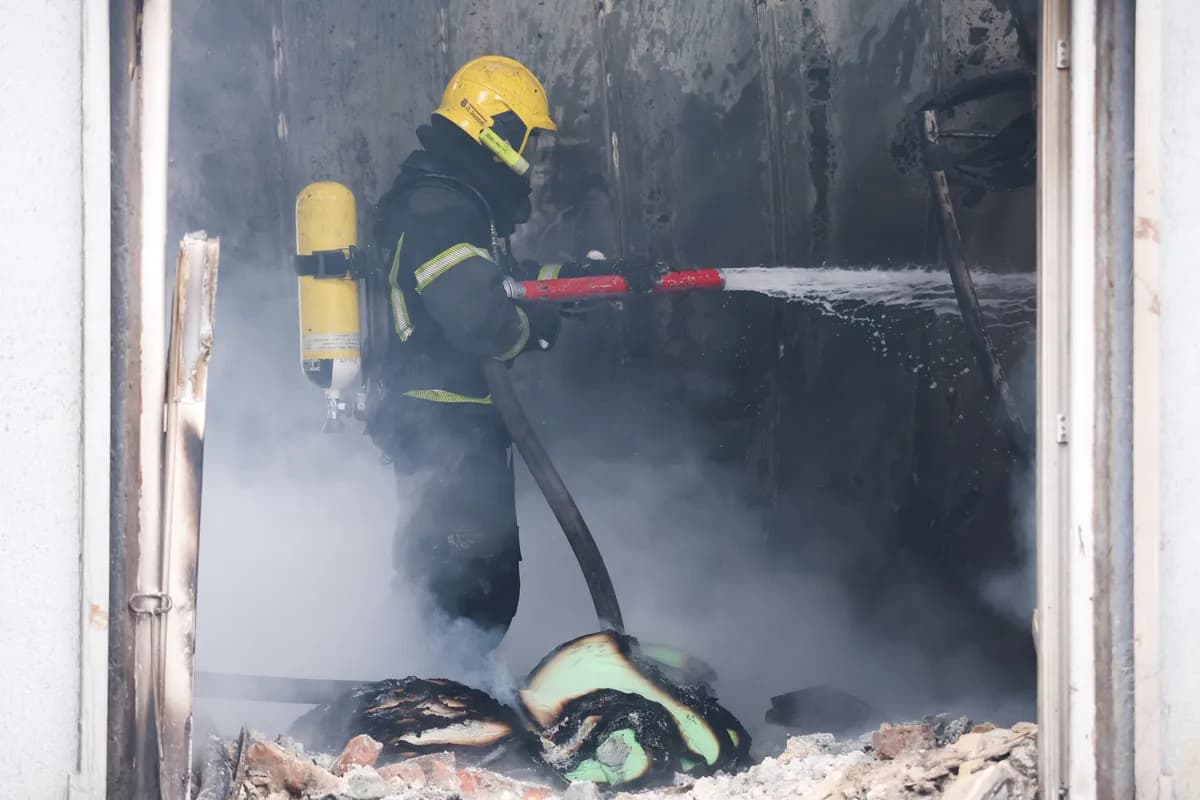 Vatrogasci iz plamena spasili ikonu Svete Petke: Netaknuta pronađena u izgoreloj kući u Petrovaradinu