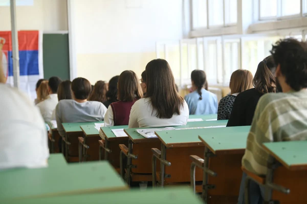Skoro pola školarine ode i pre nego što započne studiranje: Spisak svega šta plaćaju roditelji za upis deteta na fakultet