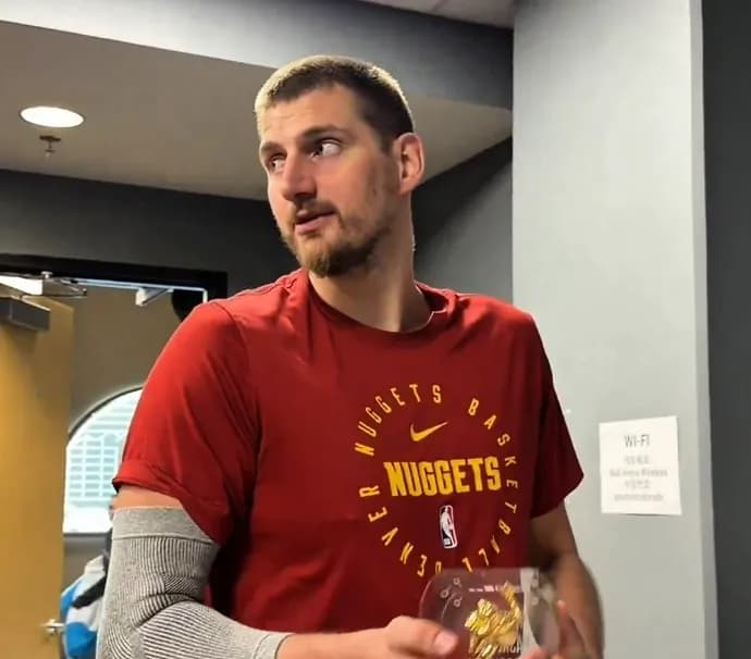 Jokić dobio dve NBA nagrade, ovo nikada više neće biti viđeno: Pogledao ih i odmah prekorio Amerikance, to mora da se promeni