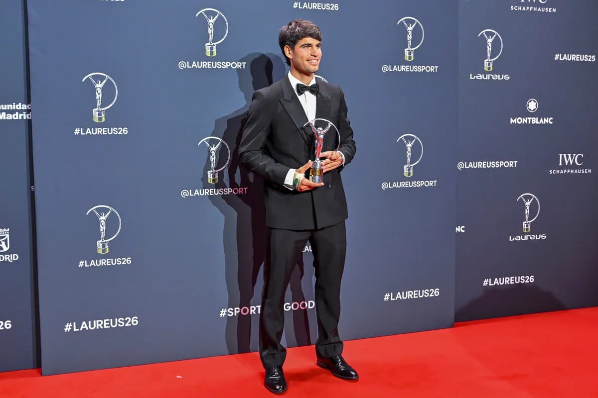 Alkarazu pred Novakom uručen trofej najboljeg, sada je u društvu sa "velikom trojkom"