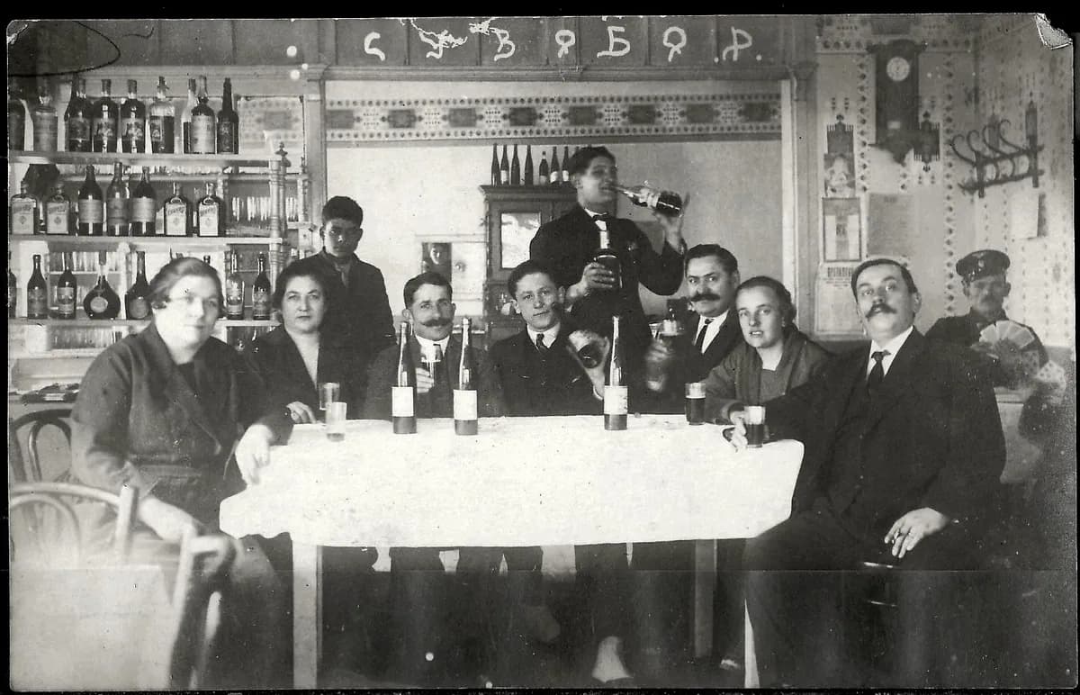 Beograd kakav više ne postoji: Pogledajte šta se jelo i slušalo po kafanama 1936.