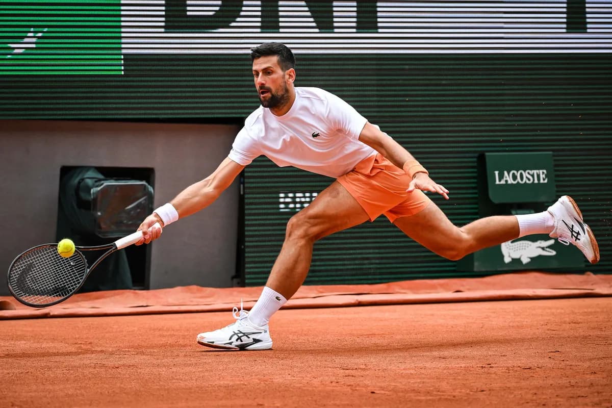 VIDEO Đoković opet na terenu pred punim tribinama, Troicki sa njim na Rolan Garosu