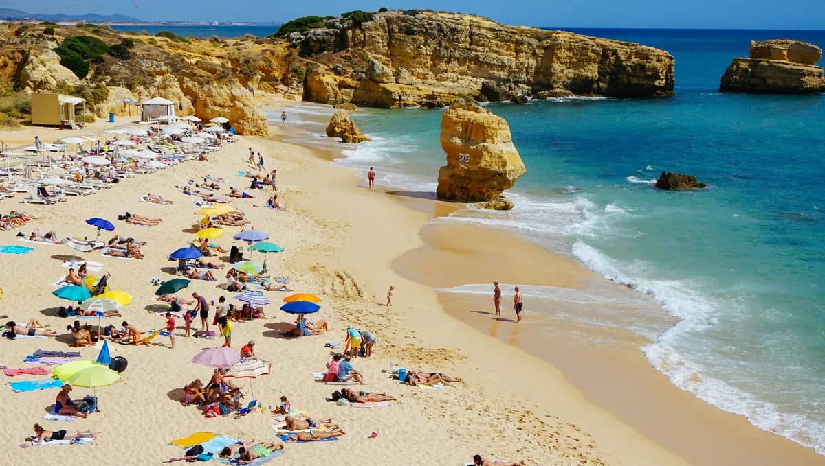 Ovo je zvanično najlepša plaža u Evropi za 2026. godinu i nije u Grčkoj: Nema gužve, more savršeno i slike vrede hiljadu reči