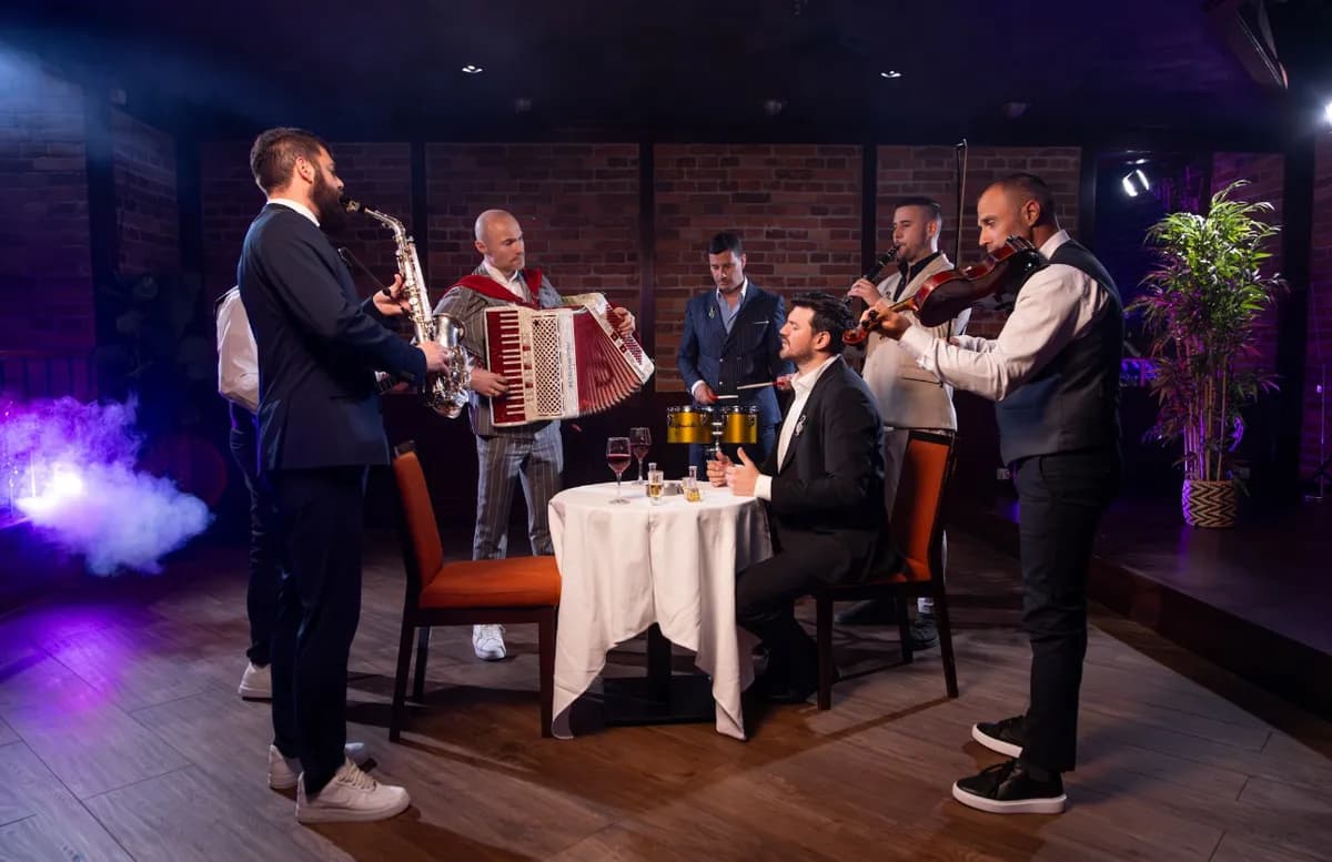 Muzika iz čuvene serije  dobila novi život u izvođenju orkestra Ace Sofronijevića VIDEO