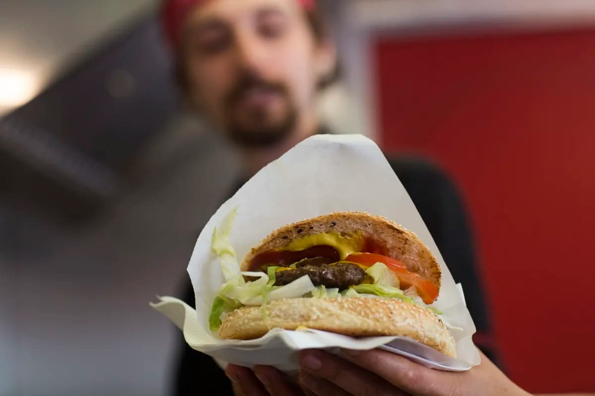Ovo je najzdravija brza hranu po mišljenju kardiologa: "Ako imate visok krvni pritisak ovo naručite u restoranu"
