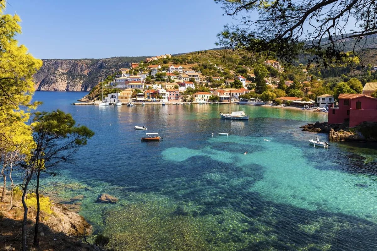 Ovo grčko ostrvo je proglašeno za najbolje za letovanje u 2026. - nije preskupo kao Santorini i Mikonos, a nudi mnogo više od prelepih plaža