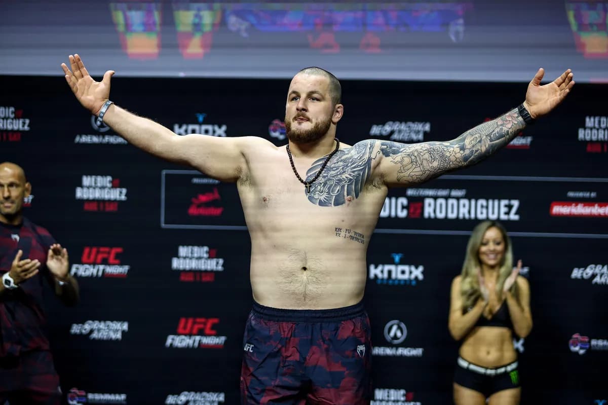 VIDEO Pogledajte kako su rešene prve UFC borbe u Beogradu - bolan poraz Marine i pobeda Jovana za pamćenje