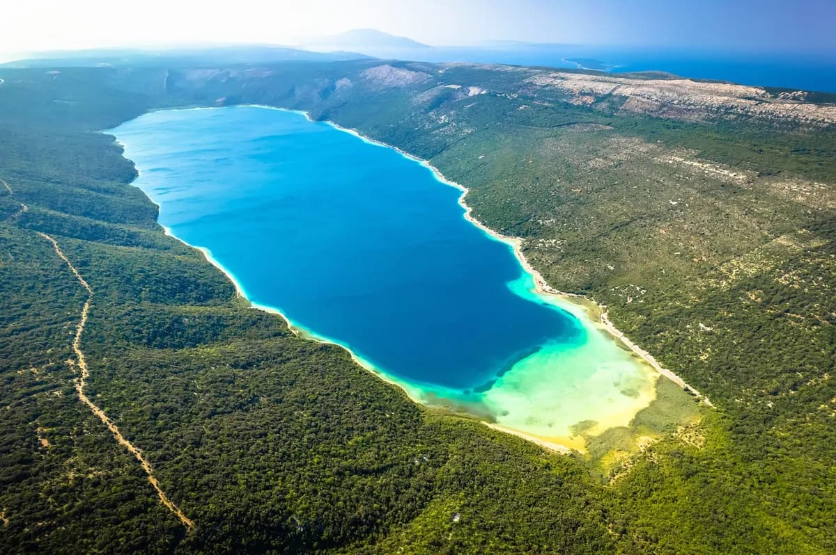 Jezero na Jadranu kome ne sme da se priđe i sa čijeg dna zvone zvona