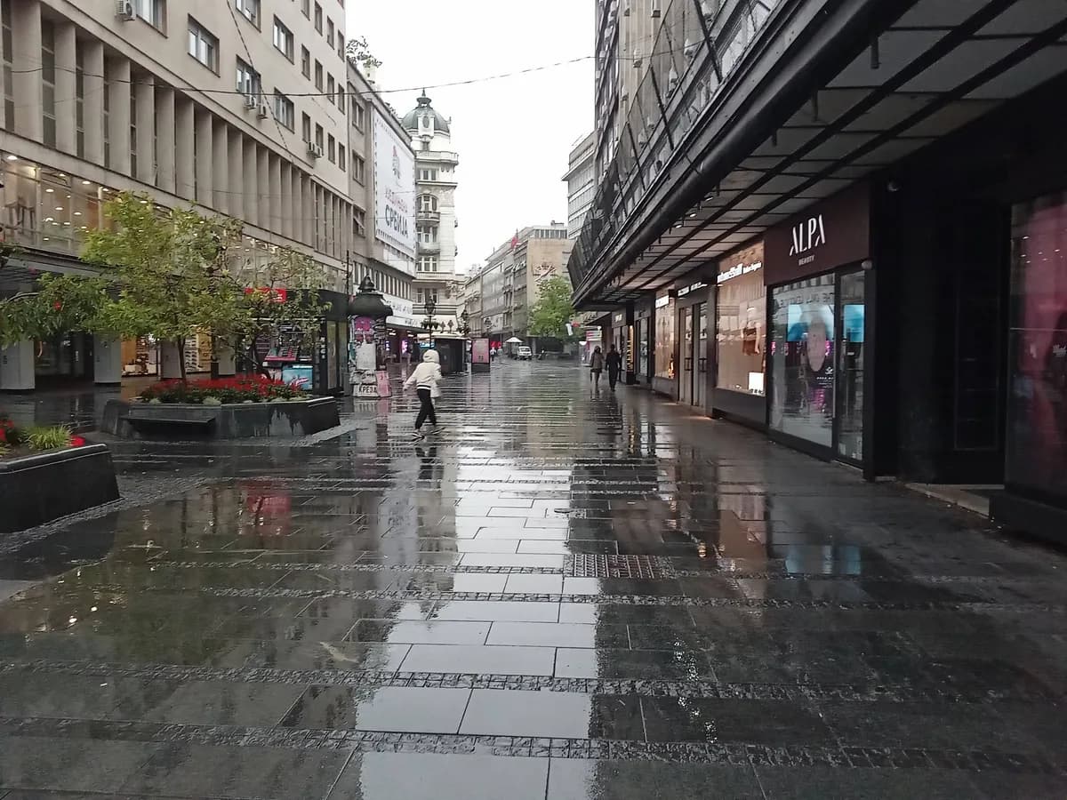 U Srbiji danas oblačno i uglavnom kišovito, do 28 stepeni