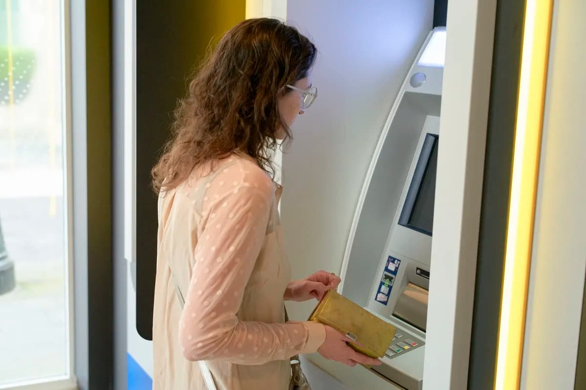 Evo koliko novca imaju ljudi u 30-im i 40-im u Srbiji: Podaci otkrivaju koliko zarađuju i koliko im treba za finansijsku sigurnost