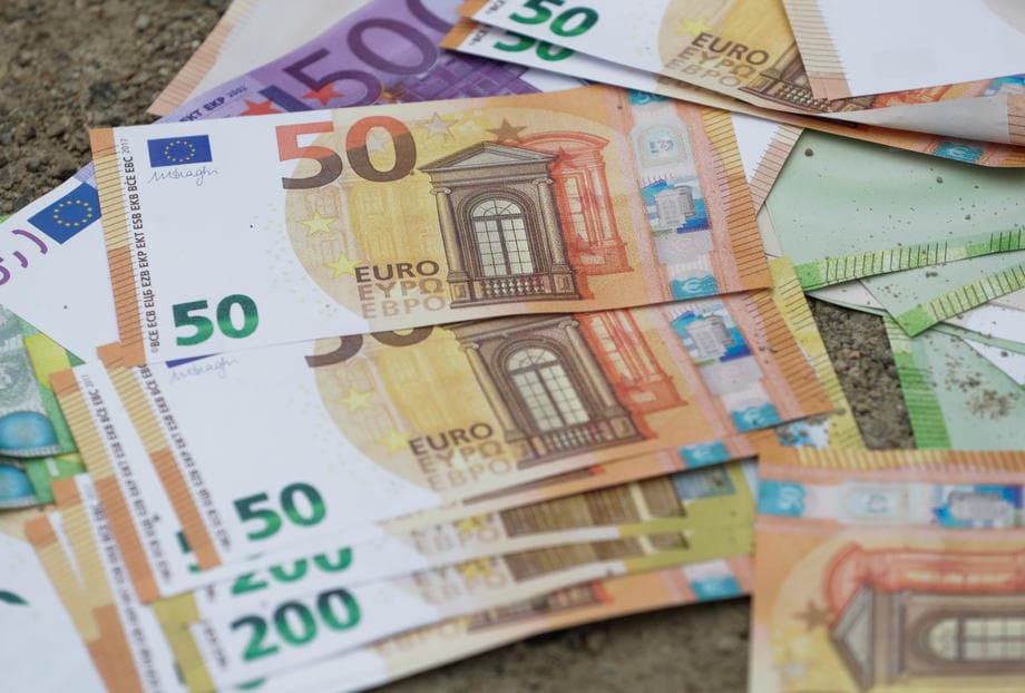 Srednji kurs dinara za evro 117,3811 dinara